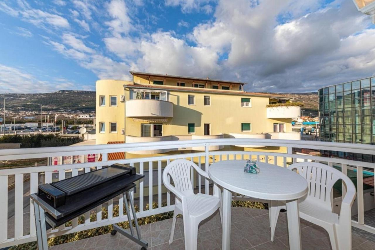 Apartments With A Parking Space Kastel Luksic, Kastela - 22071 المظهر الخارجي الصورة