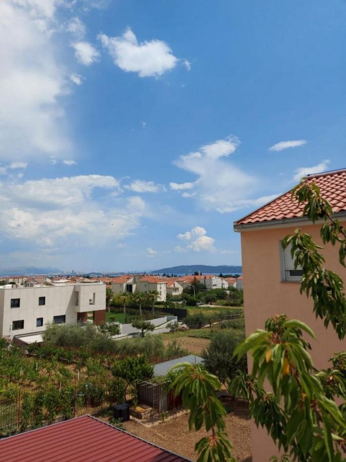 Apartments With A Parking Space Kastel Luksic, Kastela - 22071 المظهر الخارجي الصورة